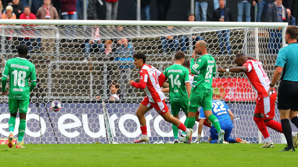 Starke erste Halbzeit: Fortuna Köln (rot-weiß) bog gegen RWO rasch auf die Siegerstraße.