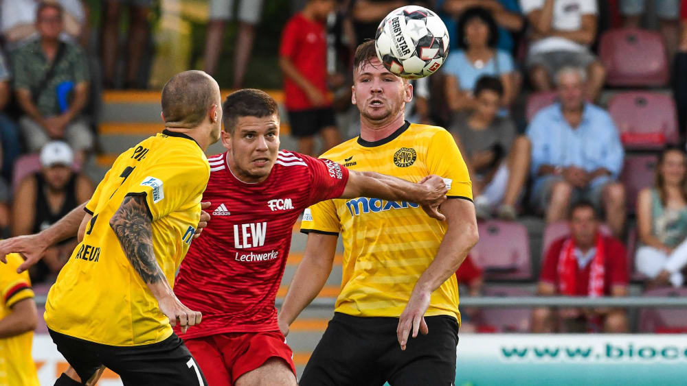 Voller Fokus auf den Ball: Lirim Kelmendi, hier im roten Trikot des FC Memmingen, spielt ab Sommer Bayernliga beim TSV Dachau.