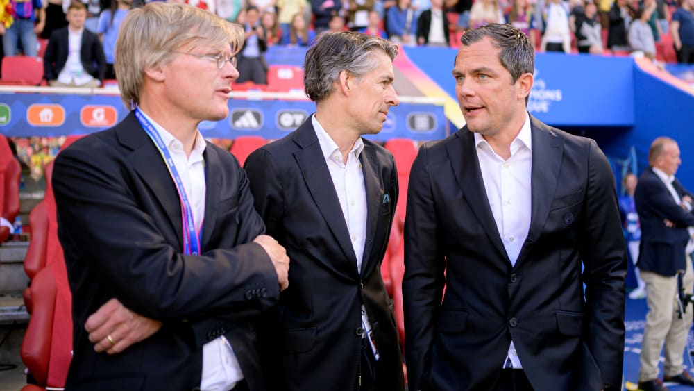 Aus drei wurden zwei: Die Wolfsburger Geschäftsführer (v. li.) Dr. Tim Schumacher und Michael Meeske mit dem Ex-Kollegen Marcel Schäfer.