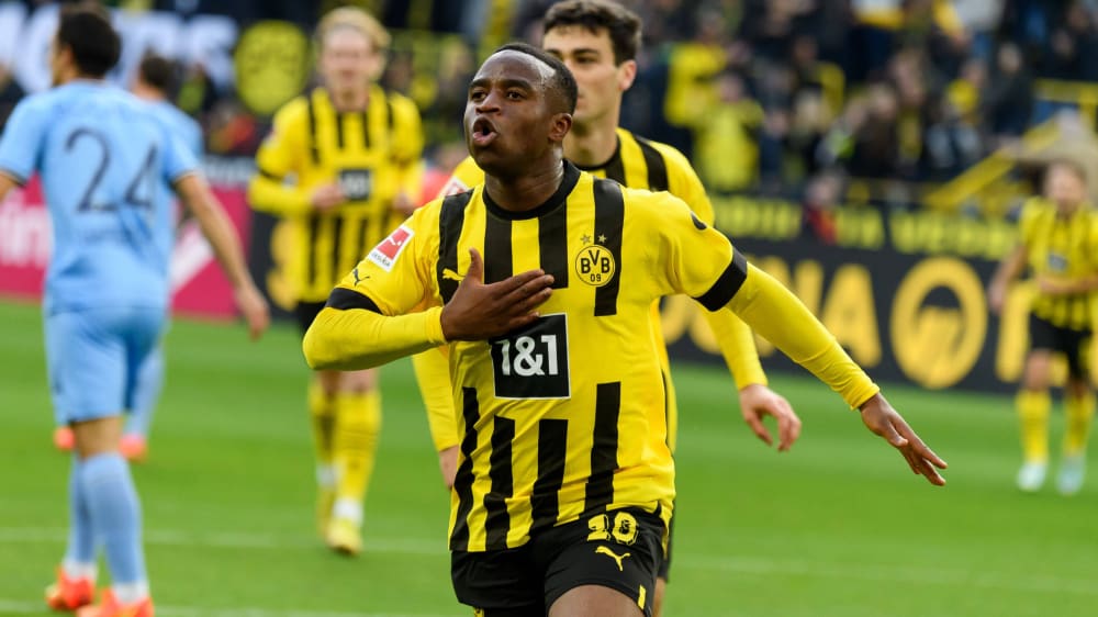 Träumt nach wie vor von der Teilnahme an der WM 2022: Dortmunds Doppeltorschütze Youssoufa Moukoko.