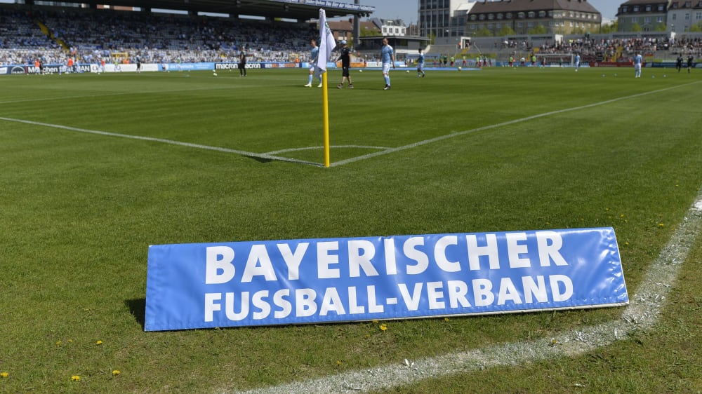 Der Bayerische Fu&#223;ball-Verband setzt vorerst den kompletten Spielbetrieb aus.