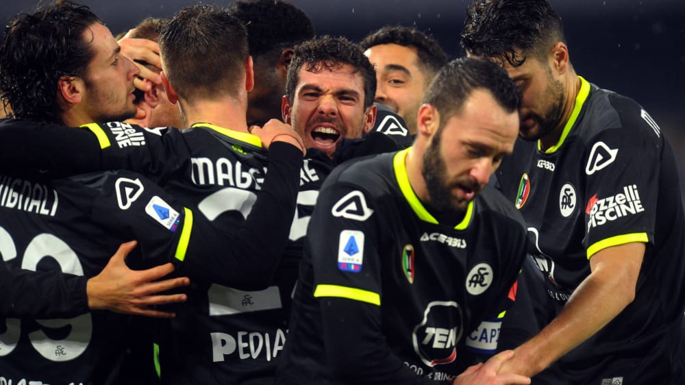 Deutlich vernehmbare Jubelschreie: Spezia Calcio fuhr in Neapel einen h&#246;chst &#252;berraschenden 2:1-Sieg ein.
