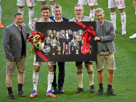  Finanzvorstand Michael Diederich (re.), hier beim Abschied von Thomas Müller (2.v.l.), dürfte den FC Bayern um die Kollegen (v.l.) Max Eberl, Herbert Hainer und Jan-Christian Dreesen zeitnah verlassen.