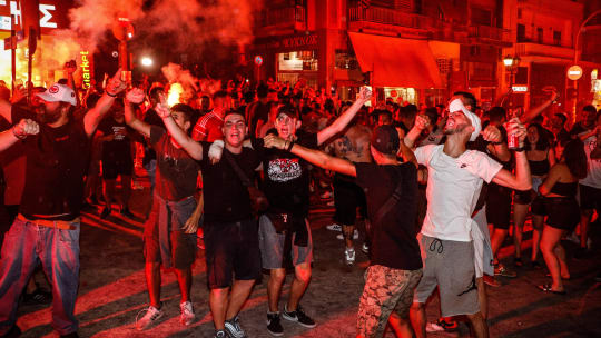 Jubel, Trubel, Heiterkeit: Olympiakos-Fans feiern den Meistertitel.