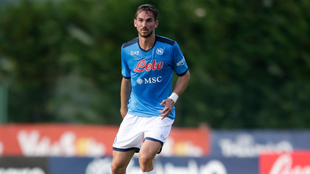 Fabian trägt nun nicht mehr das Trikot der SSC Neapel, sondern läuft für PSG auf.