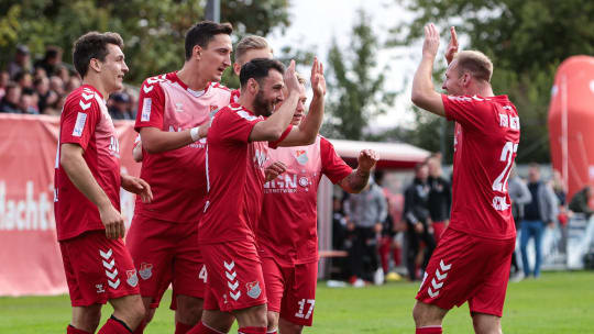 Mit einem 6:1-Kantersieg sicherte sich der TSV Aubstadt ein weiteres Jahr in der Regionalliga Bayern.