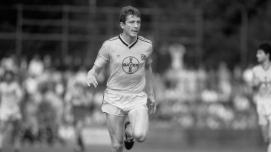 Im Alter von 62 Jahren verstorben: Atli Edvaldsson, hier im Trikot von Bayer Uerdingen. 