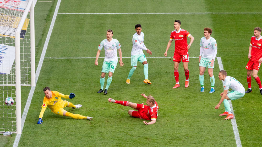 Bremens Anfang vom Ende: Unions Joel Pohjanpalo trifft zum 1:0.