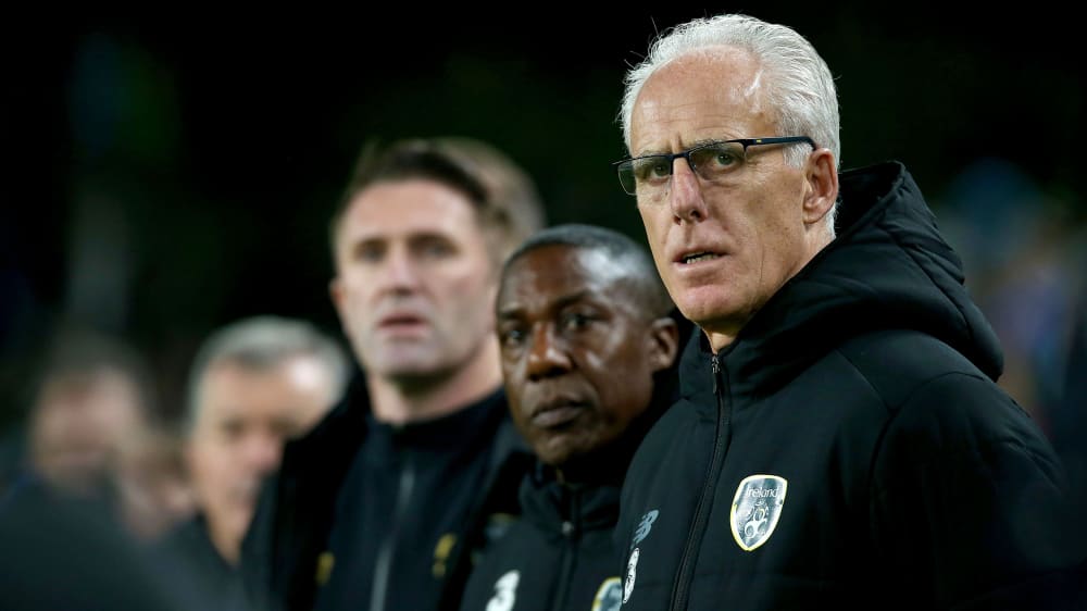 Hat mit Irland eine schwierige Aufgabe vor sich: Nationaltrainer Mick McCarthy (r.).