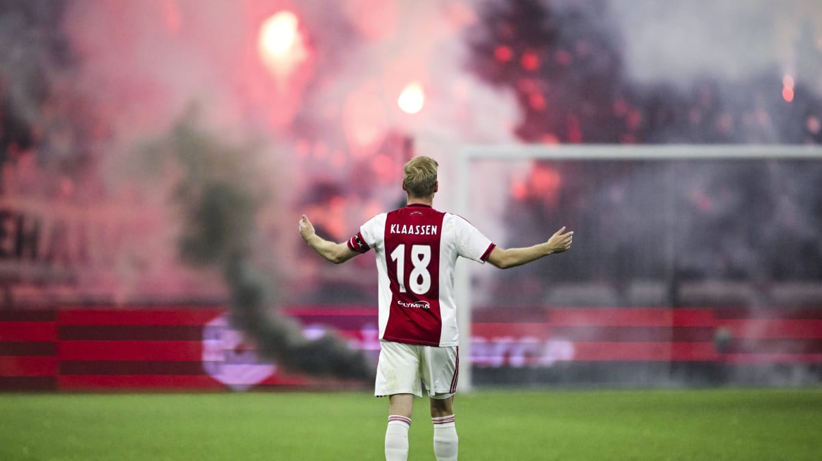 Im-Video-Ajax-Fans-sorgen-f-r-Spielabbruch