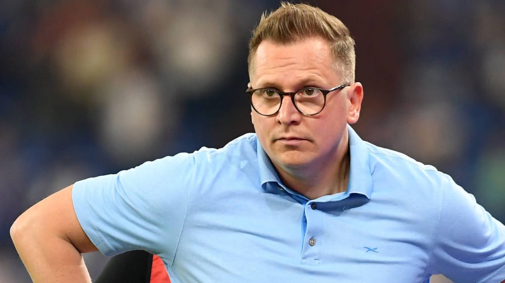 Will in Wiesbadennicht nur eine bessere Leistung, sondern auch auch Erfolgserlebnis sehen: Schalkes Sportdirektor André Hechelmann.