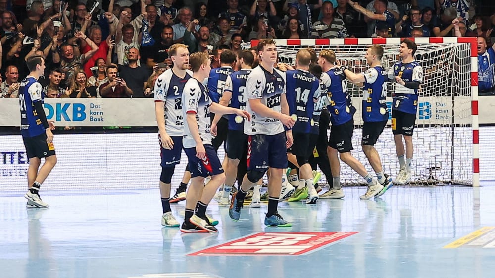 Der ThSV Eisenach feiert seinen erst Sieg gegen die SG Flensburg-Handewitt in der Handball Bundesliga.