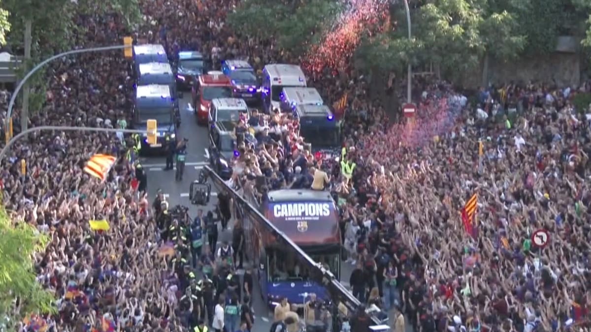 Busparade durch die Stadt: Barcelona feiert die Meisterschaft