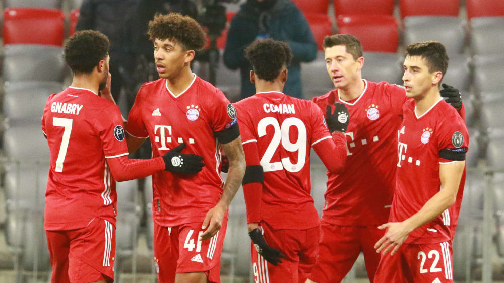 Die Bayern jubeln, gewinnen mit 3:1 und sind im Achtelfinale der Champions League.