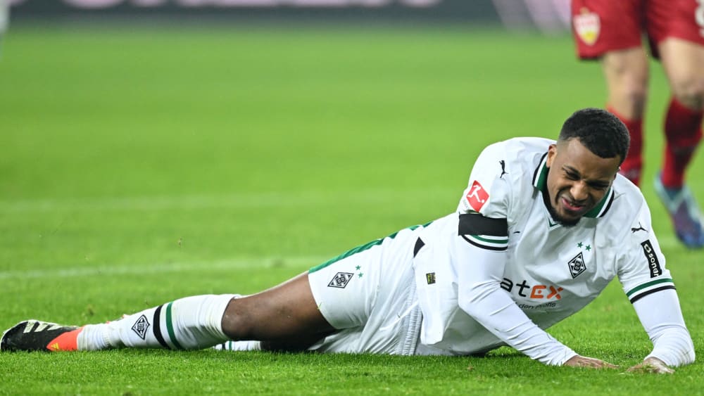 Gladbachs Mittelstürmer Alassane Plea musste gegen Stuttgart verletzt ausgewechselt werden.