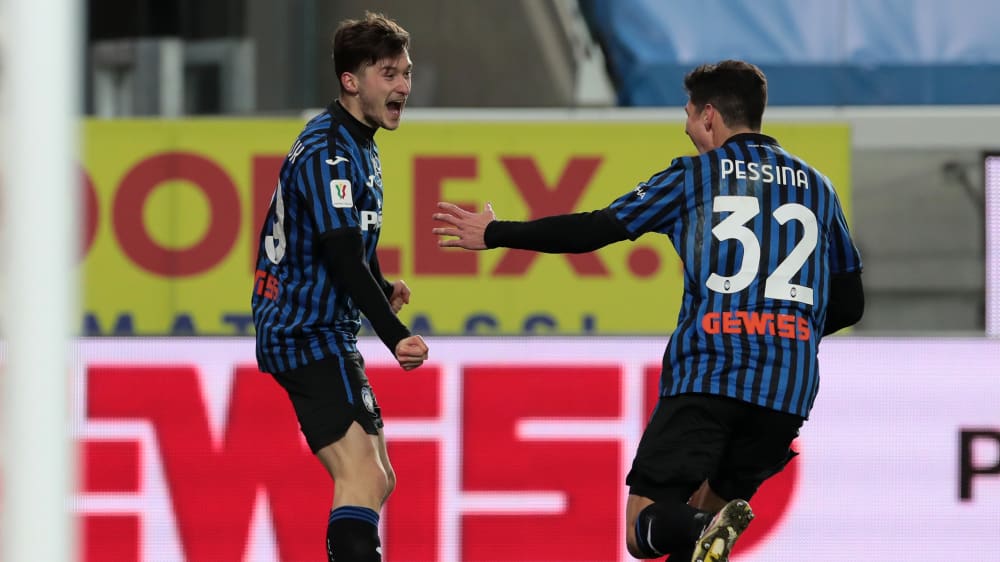 Das Tor zum Halbfinale: Aleksej Miranchuk (li.) und Matteo Pessina jubeln &#252;ber den Treffer zum 3:2. 