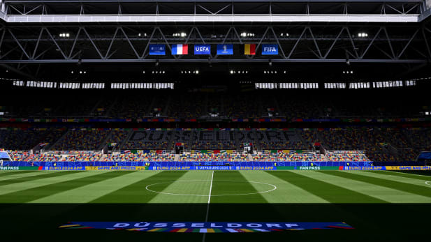 In Düsseldorf stehen sich ab 18 Uhr Frankreich und Belgien gegenüber, die das fünfte Achtelfinale der Europameisterschaft bestreiten werden.