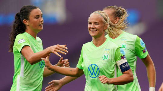 Pernille Harder traf gleich viermal und führte ihre Wölfinnen ins Halbfinale der Frauen-Champions-League.