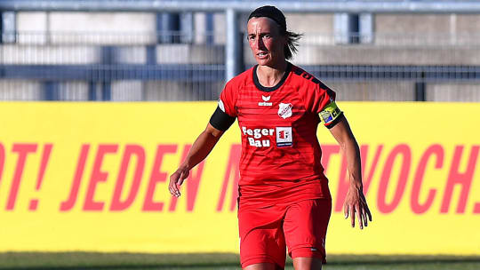 Nur Kerstin Garefrekes hat mehr Spiele in der Frauen-Bundesliga absolviert als Anne van Bonn.