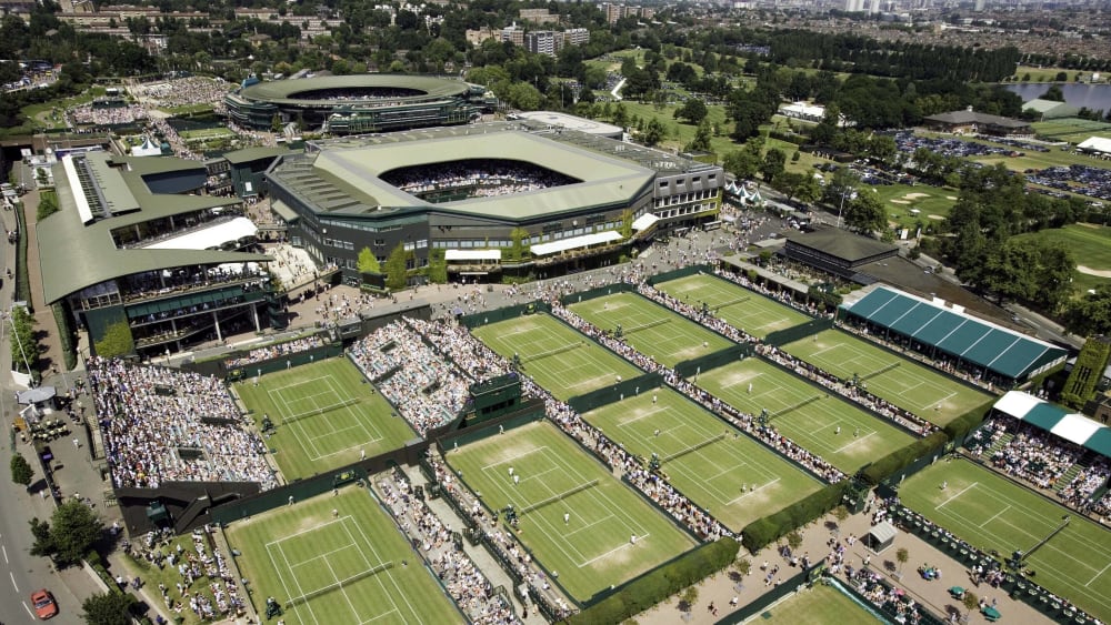 Leeres Wimbledon-Areal: Das Grand-Slam-Turnier f&#228;llt dem Corona-Virus zum Opfer.