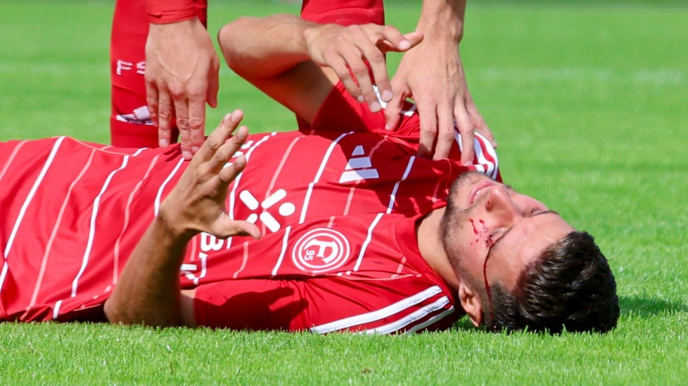 Anouar El Azzouzi zog sich gegen Basaksehir eine Fleischwunde zu.