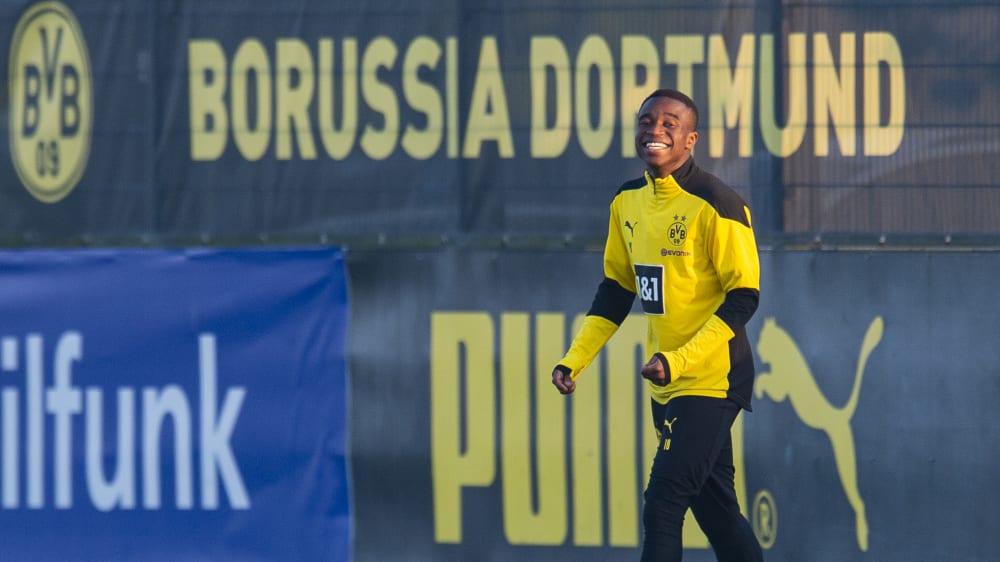 "Bisher scheint bei ihm nur die Sonne": Youssoufa Moukoko darf ab Freitag Bundesliga spielen.