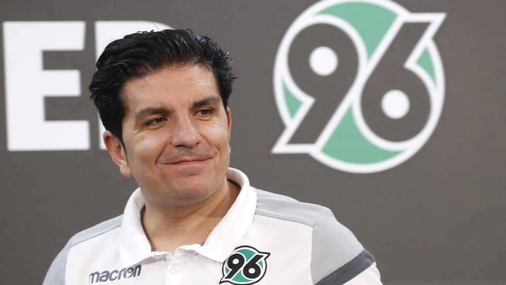 Trainer Kenan Kocak bleibt Hannover 96 erhalten.
