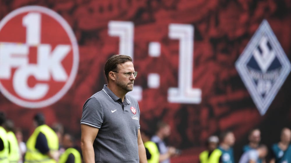 Skeptischer Blick: FCK-Coach Sascha Hildmann war mit dem Remis nicht zufrieden.