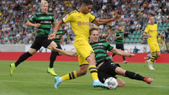 Im August konnte Jannik Borgmann im Test gegen Borussia Dortmund noch energisch in den Zweikampf gehen.