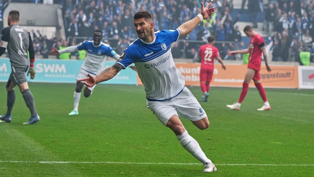 Kai Brünker und der 1. FC Magdeburg jubeln über den Aufstieg in die 2. Liga und über die Drittligameisterschaft.