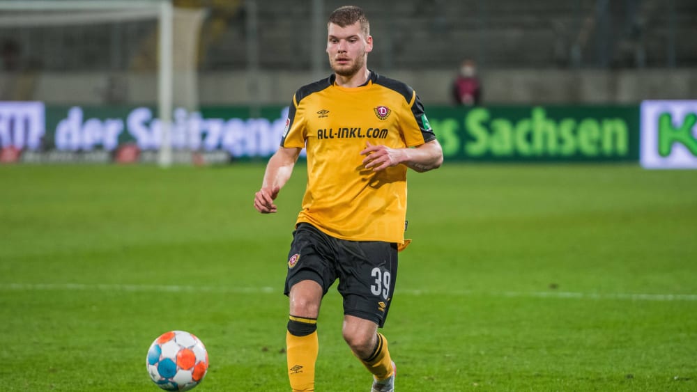 Kevin Ehlers trägt auch in der kommenden Spielzeit das Trikot von Dynamo Dresden.