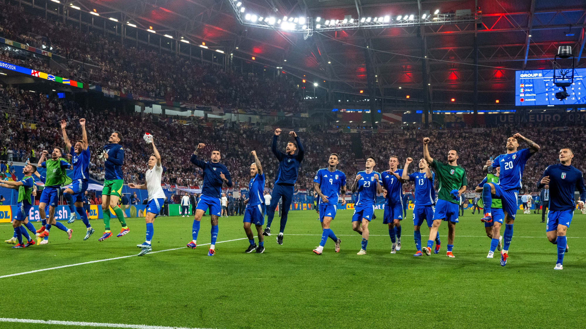 Italiens Nationalteam bejubelt den Achtelfinal-Einzug