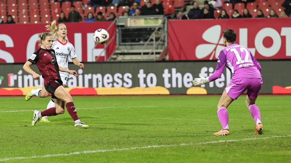 Matchwinnerin-Lein-N-rnberg-d-piert-die-Eintracht-in-Acht-Tore-Spektakel