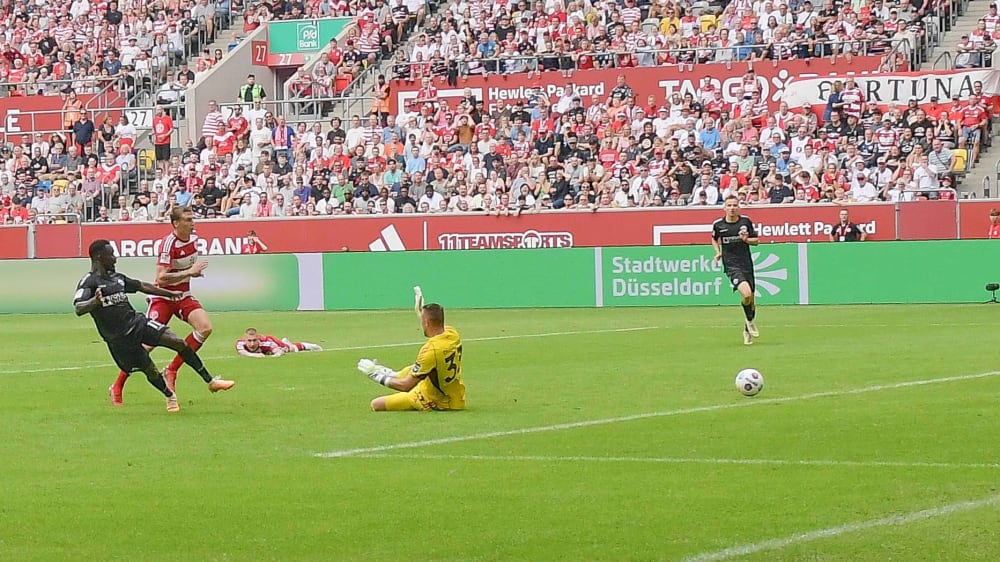 Der entscheidende Treffer durch Paderborns Sirlord Conteh.