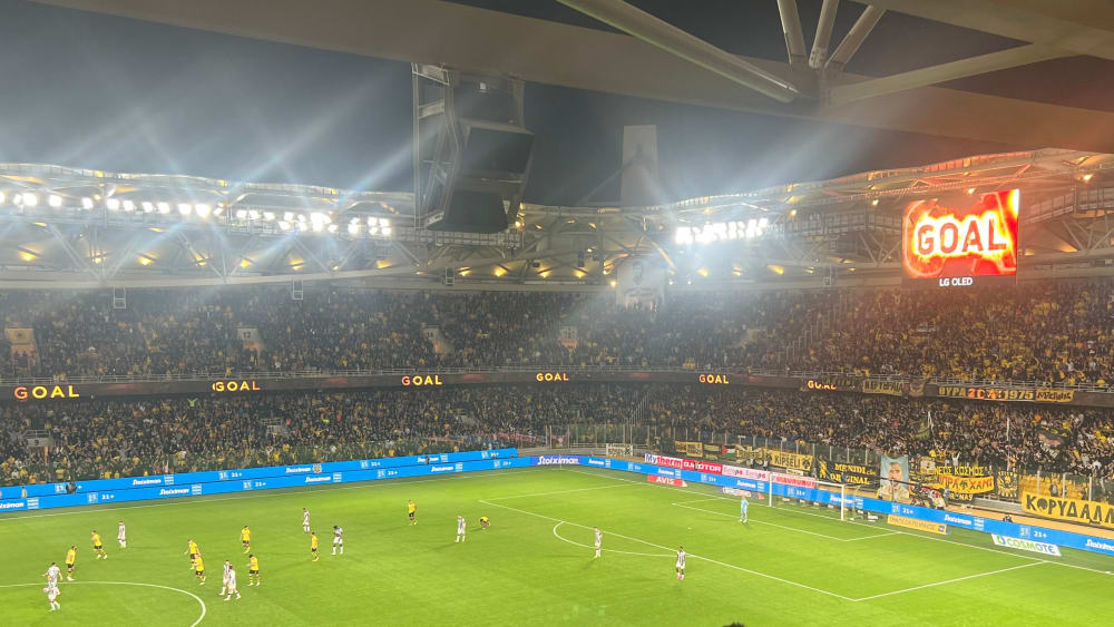 32.500 Zuschauer sorgten in der Arena von AEK Athen für eine erdrückende Kulisse.