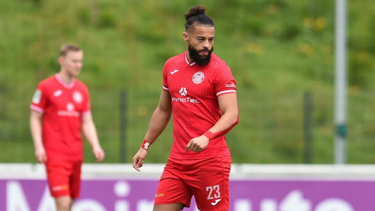 Trägt er bald das Trikot von Rot Weiss Ahlen? Kim Sané (hier im Dress der SG Wattenscheid 09) absolviert derzeit ein Probetraining beim Regionalligisten.