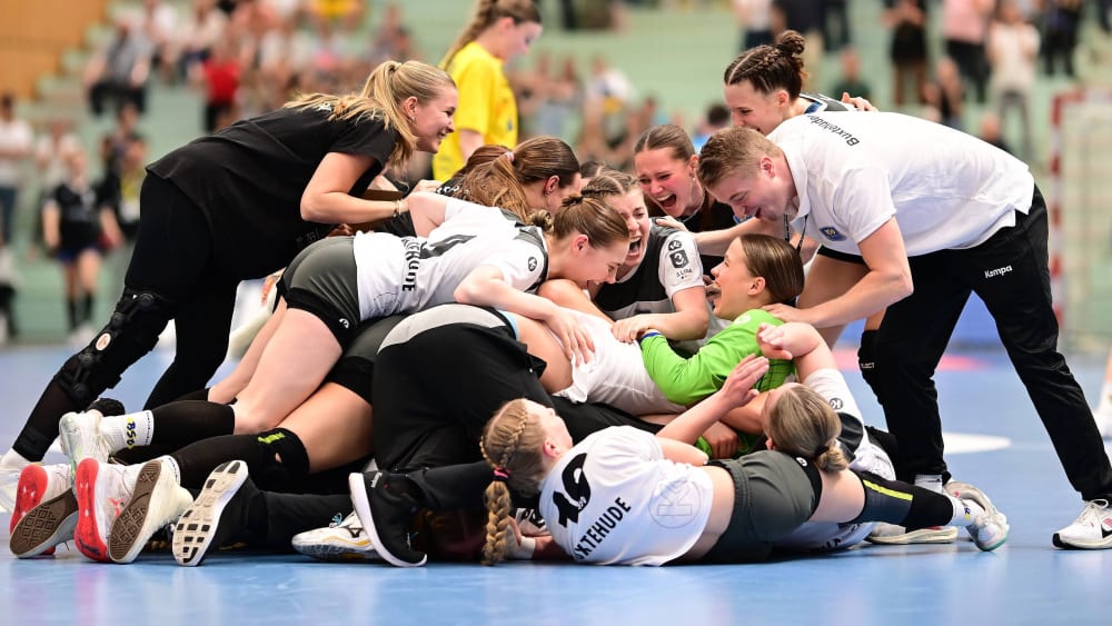 Buxtehude jubelt über den Einzug ins Endspiel um die Deutsche Handball Meisterschaft der weiblichen A-Jugend.