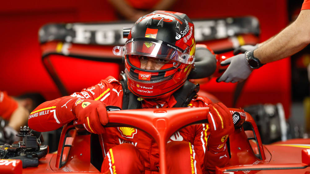 Ferrari-Pilot Carlos Sainz muss unters Messer.