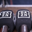 Drei Mikrofone mit dem Logo von DAZN.