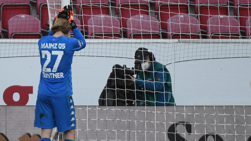 Sein Fehler entschied letztlich das Spiel: Der Mainzer Torwart Robin Zentner. 