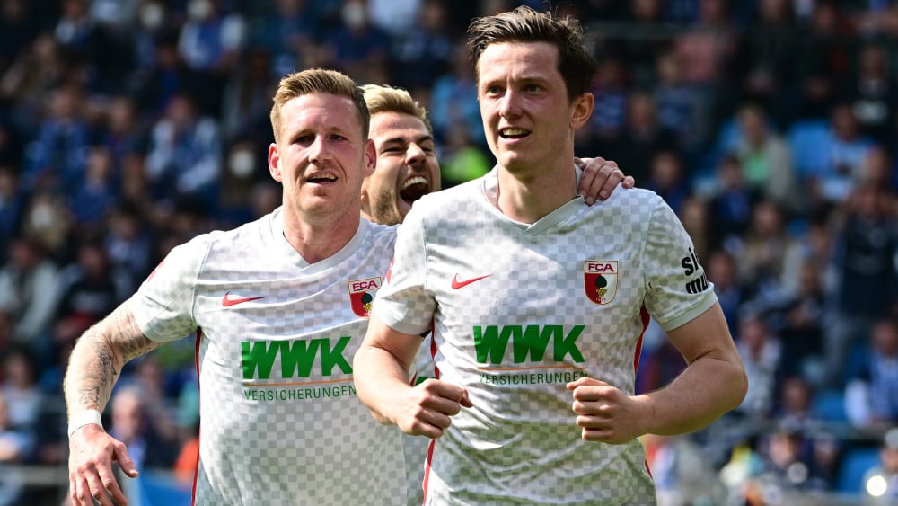 Torschützen unter sich: André Hahn (li.) und Michael Gregoritsch erzielten die Augsburger Tore in Bochum.