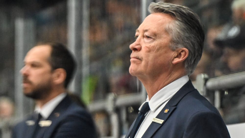 Auf Eishockey-Bundestrainer Harold Kreis wartet bis zum WM-Auftakt noch einige Arbeit.
