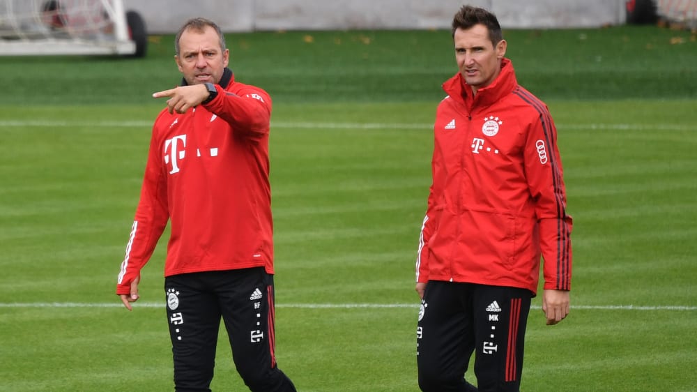 Bayern-Trainer Hansi Flick und sein Assistent Miroslav Klose