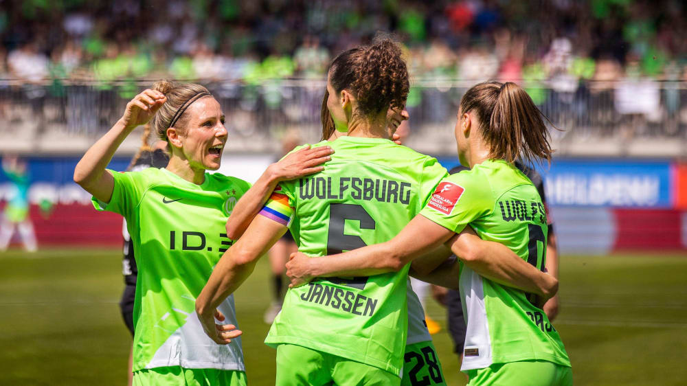 Feierten zum Abschluss einen Heimsieg: Die Frauen des VfL Wolfsburg.