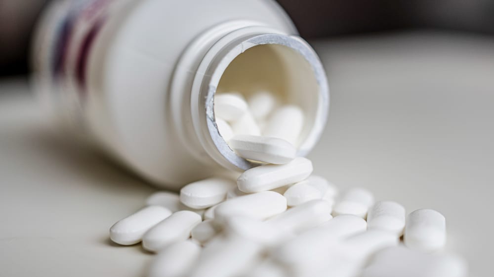 Paracetamol, Acetylsalicyls&#228;ure, Ibuprofen, Diclofenac & Co.: Schmerzmittel finden auch im Amateurfu&#223;ball Verwendung.