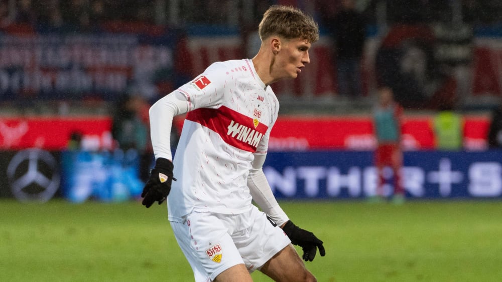 VfB Stuttgart Luca Raimund setzt zum Überholen an kicker