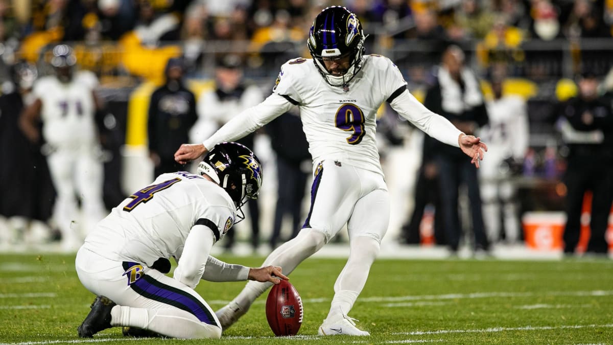 NFL Kicker Justin Tucker extends at Baltimore Ravens Archyde