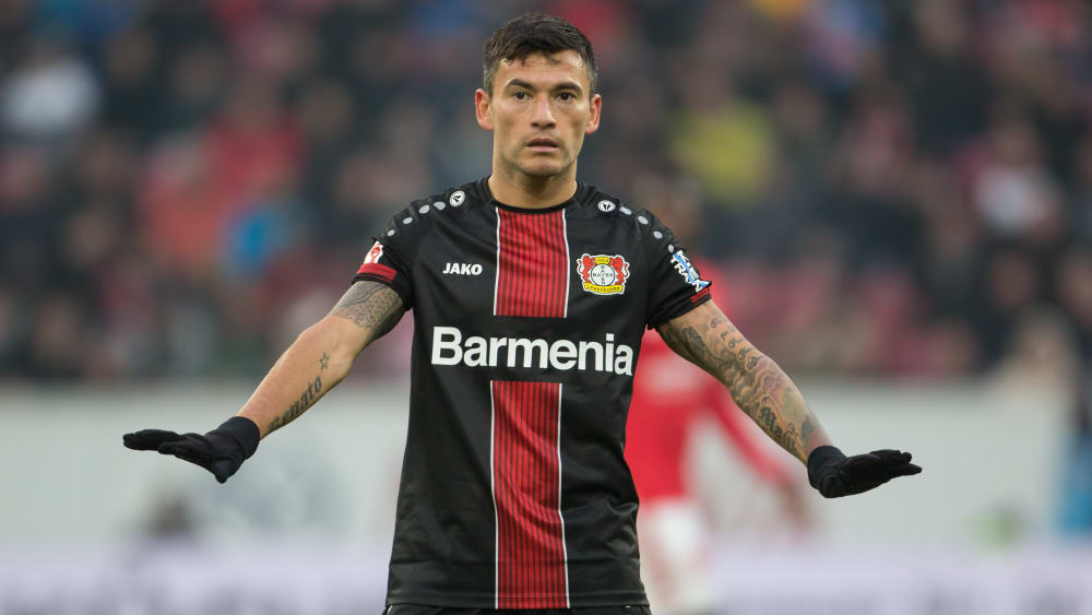 Musste das Trainingslager von Bayer verlassen: Leverkusens Mittelfeldspieler Charles Aranguiz.