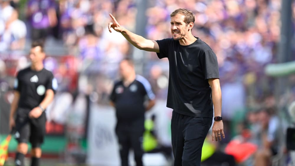 Feierte einen Sieg zum Einstand: Freiburgs neuer Trainer und Christian-Streich-Nachfolger Julian Schuster.