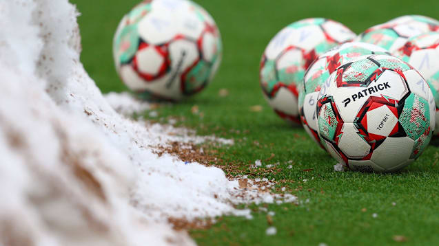 Die Kunstrasen-Industrie muss neue Wege gehen. Ab 2031 ist Gummigranulat verboten.